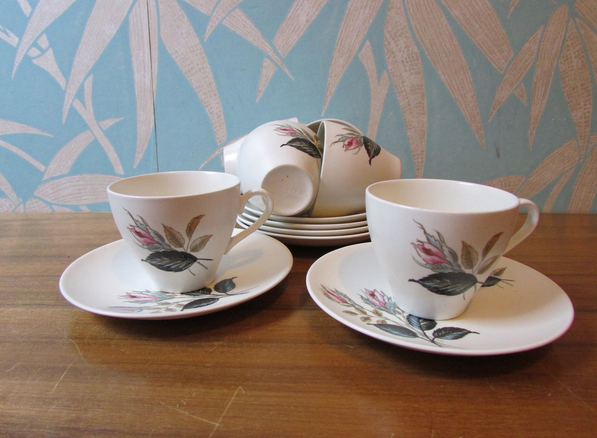 Mid Century J&G Meakin Sol 'Night Club' teacups and saucers set