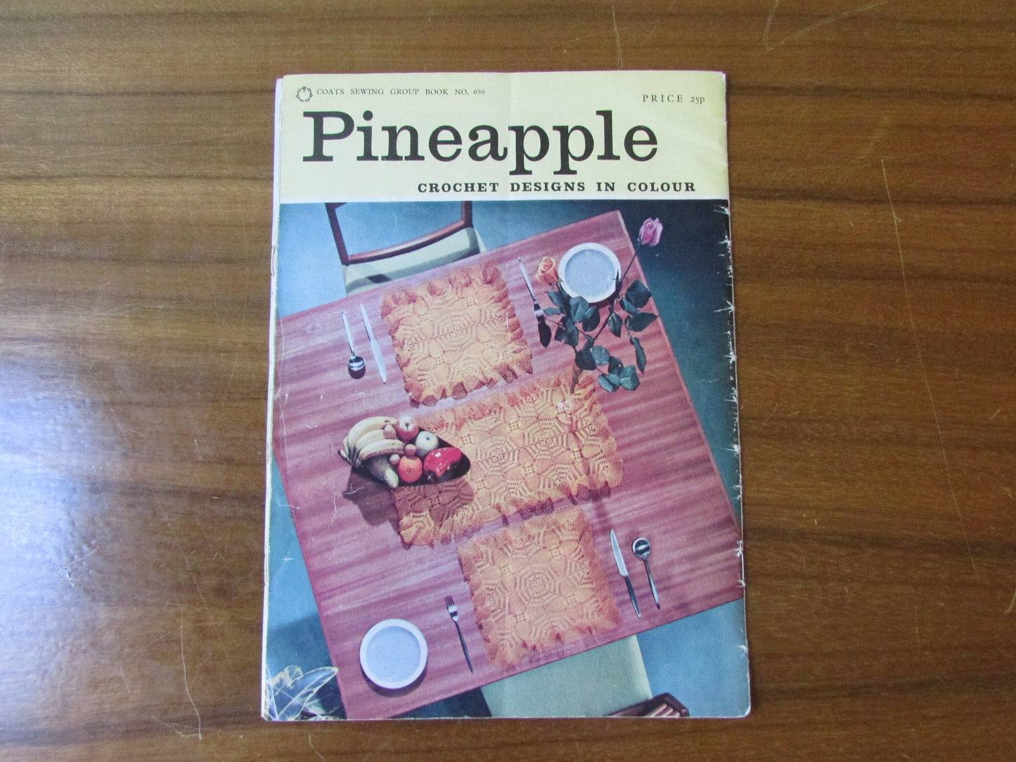 1970 Coats Sewing Group 659 Pineapple Crochet Design in Colour pattern booklet