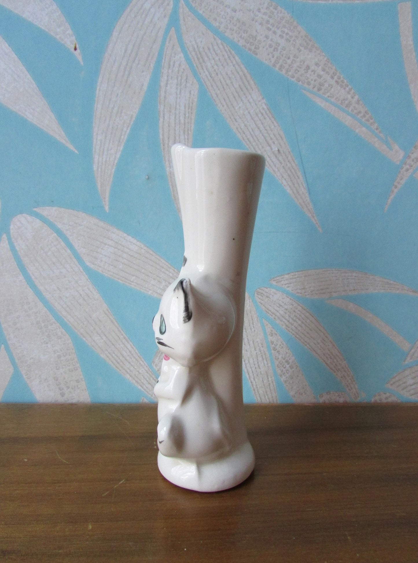 Vintage kitsch ceramic bud vase with 3D kitten detail
