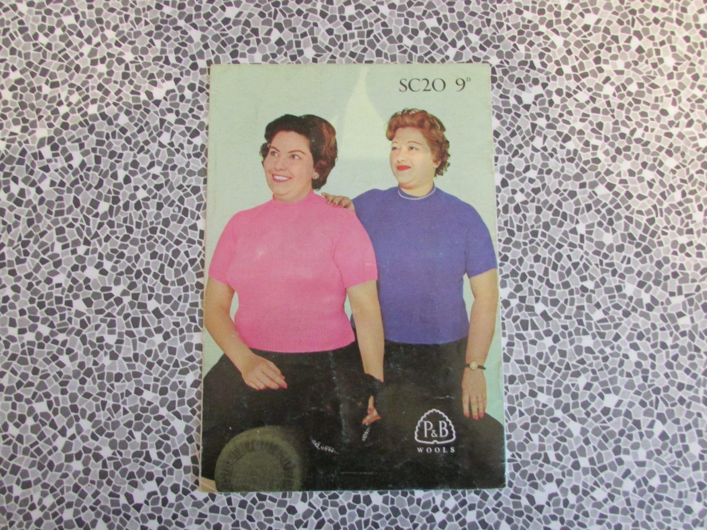 1960s P&B Wools SC20 knitting pattern for lady's full figure raglan twin set