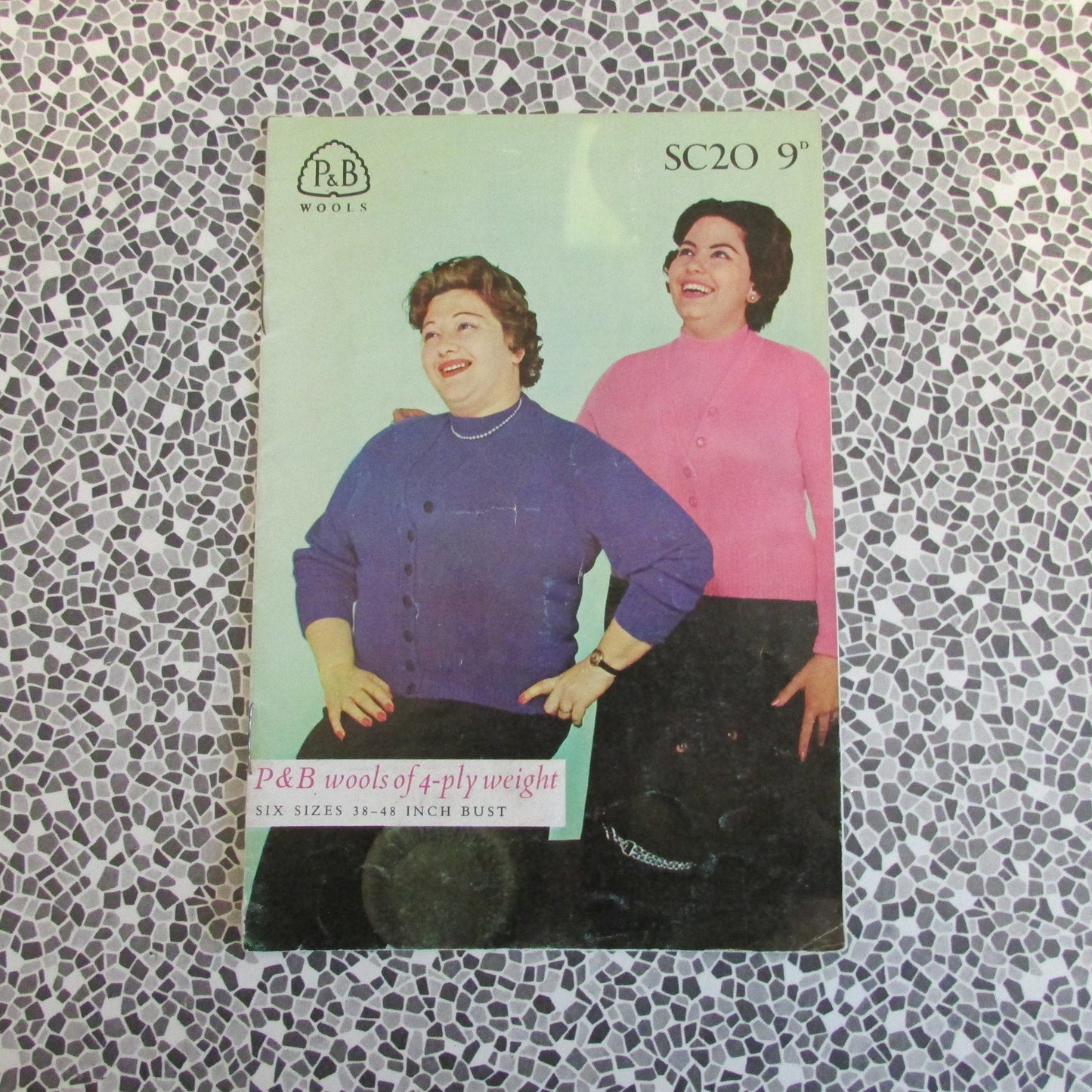 1960s P&B Wools SC20 knitting pattern for lady's full figure raglan twin set