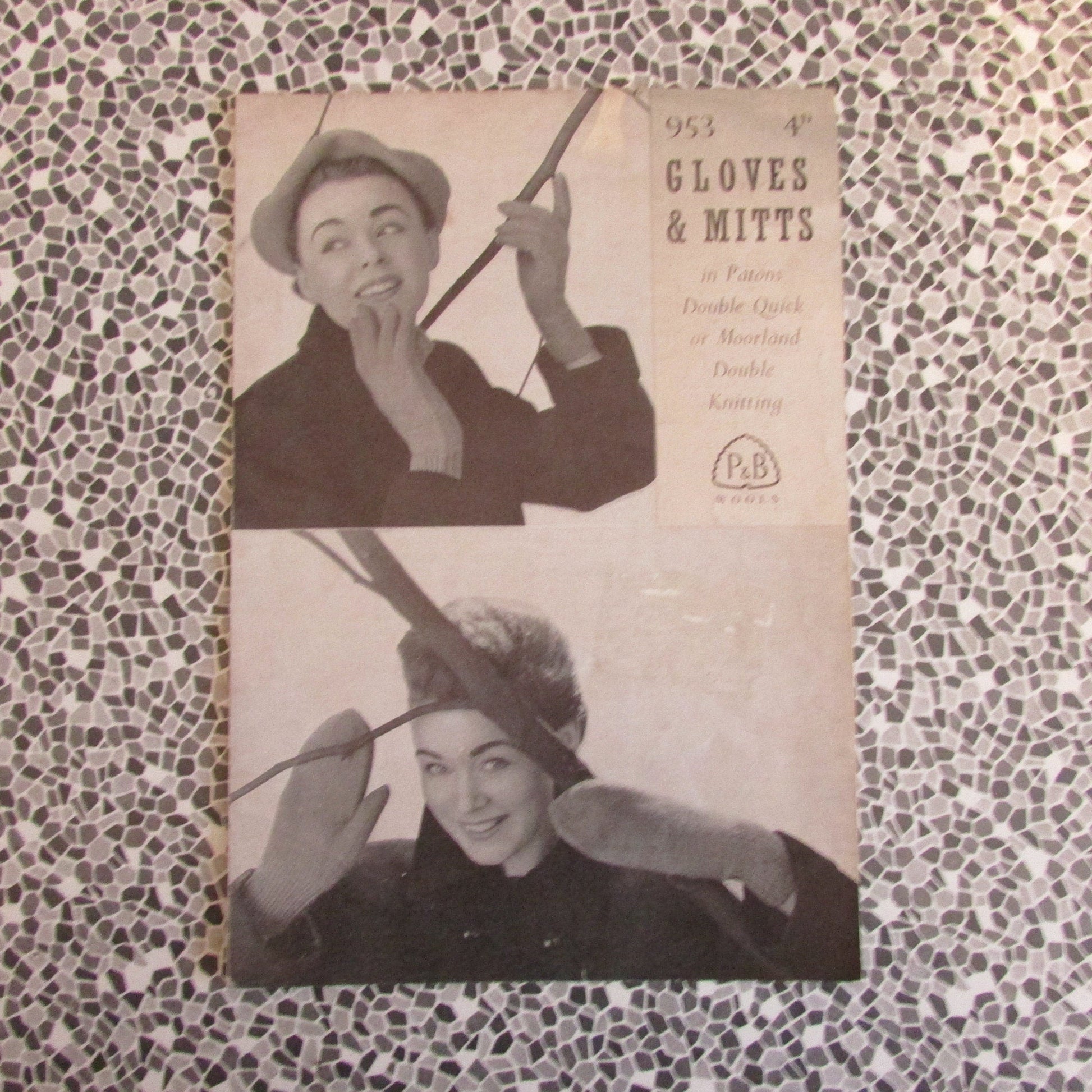 1950s P&B Wools 953 knitting pattern for ladies gloves and mitts