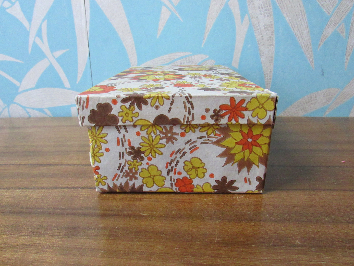 1960s floral patterned 2-drawer cardboard sewing box, with assorted vintage notions