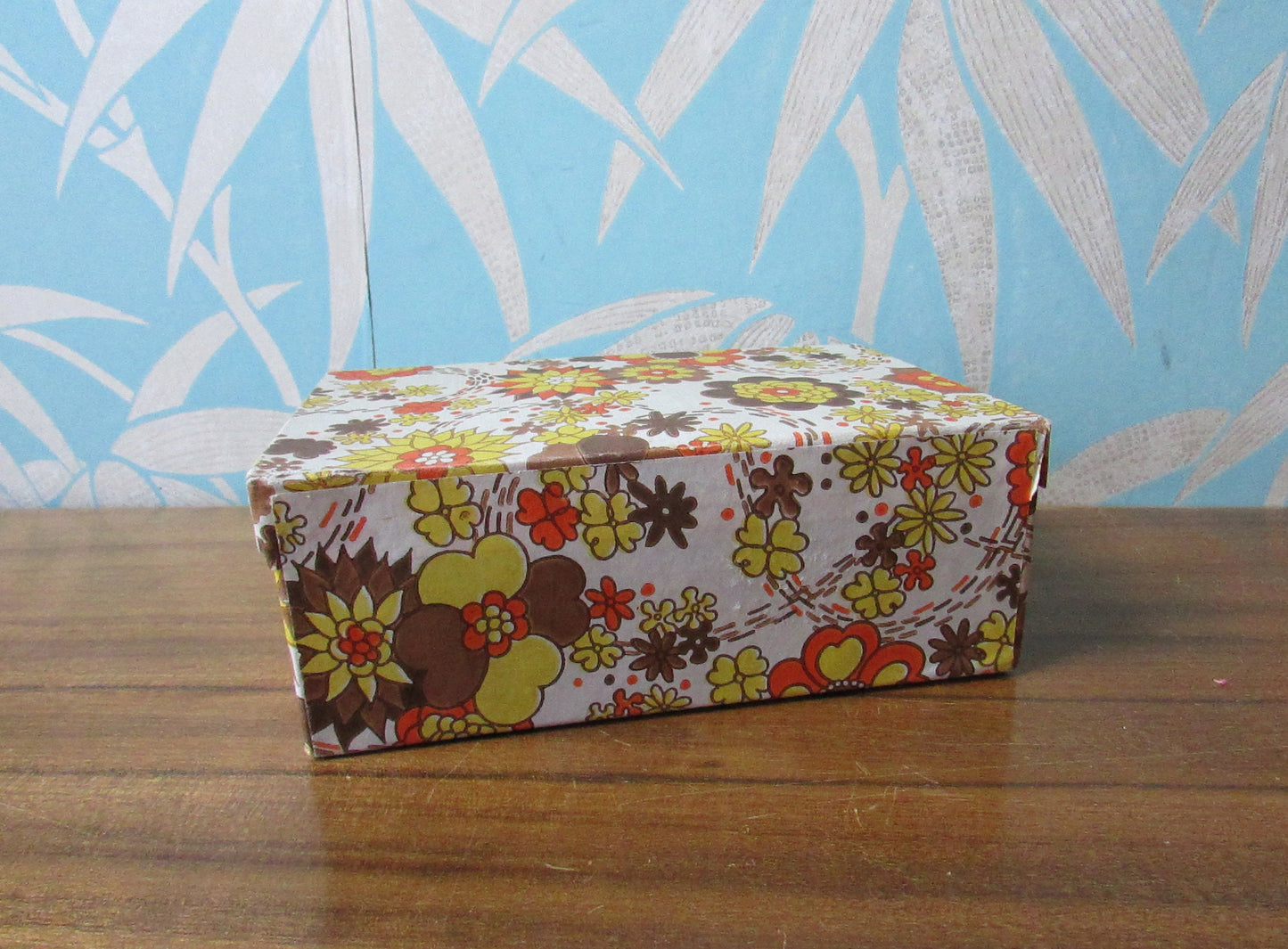 1960s floral patterned 2-drawer cardboard sewing box, with assorted vintage notions