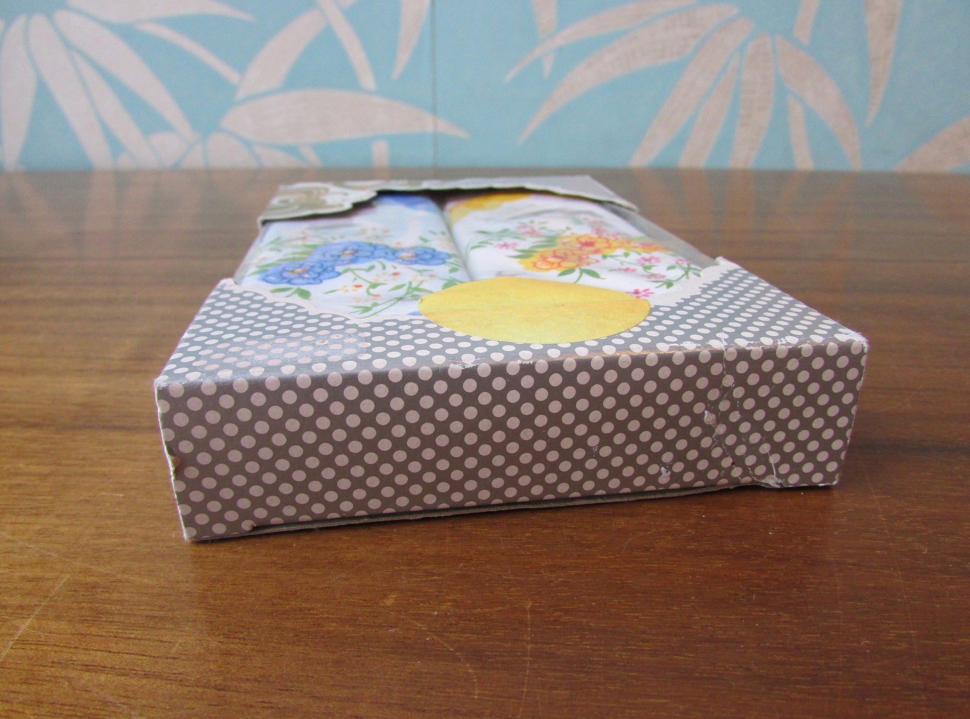 1960s ladies all cotton floral handkerchiefs gift set