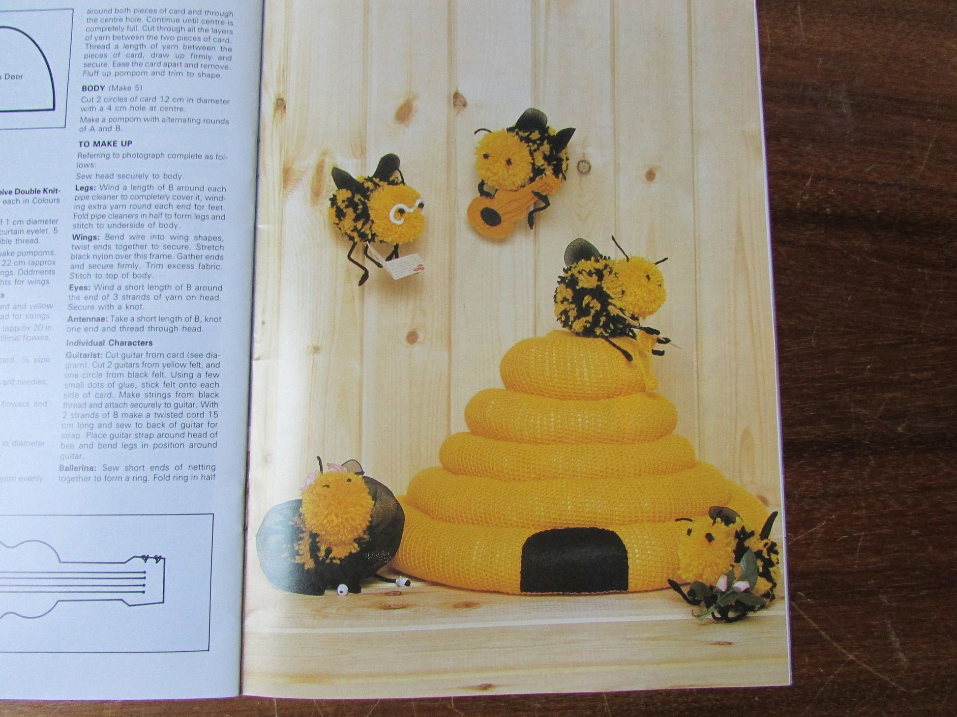 1986 Patons Gifts Galore book 273: over 20 fun gifts to make from yarn