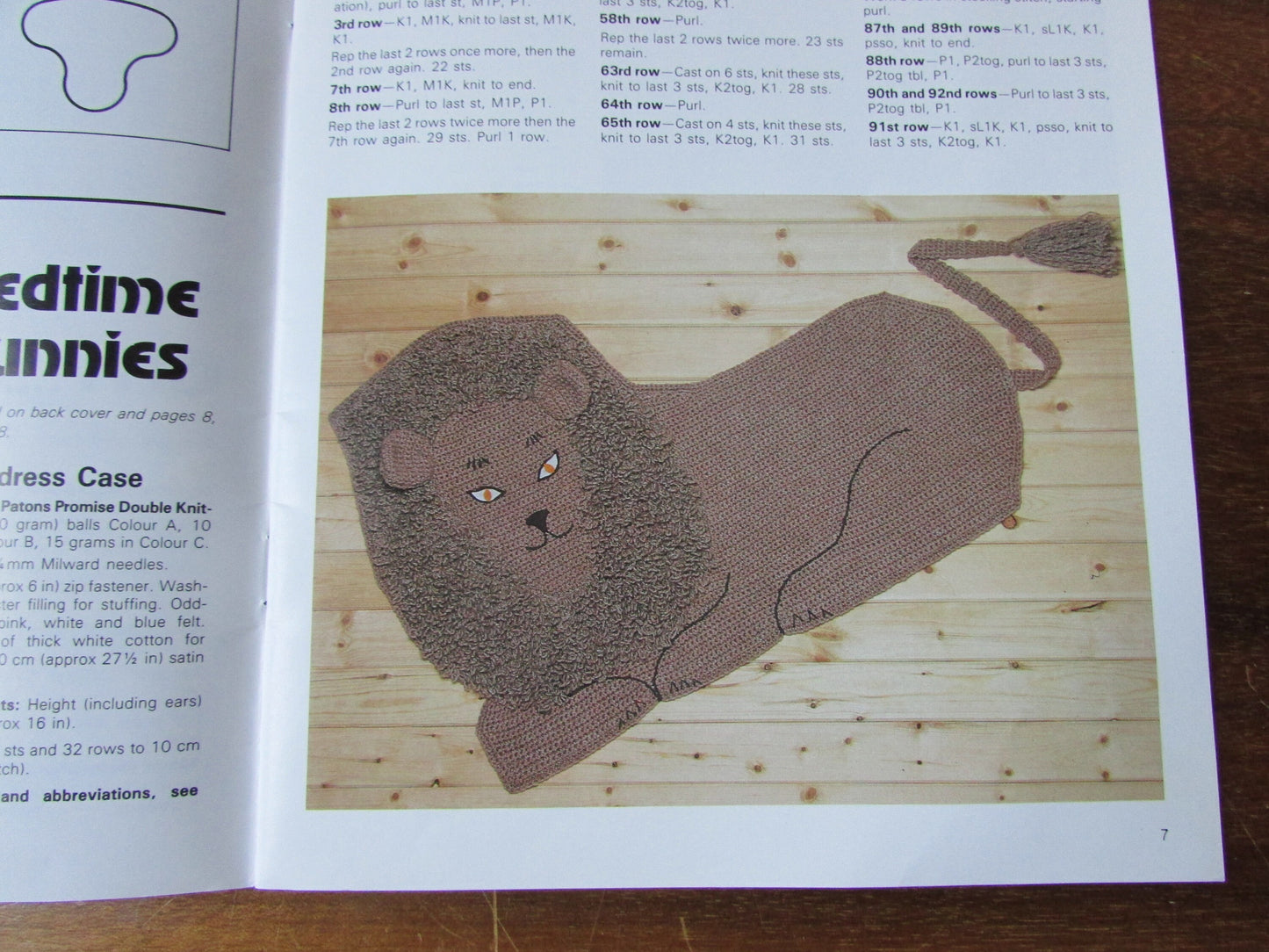 1986 Patons Gifts Galore book 273: over 20 fun gifts to make from yarn