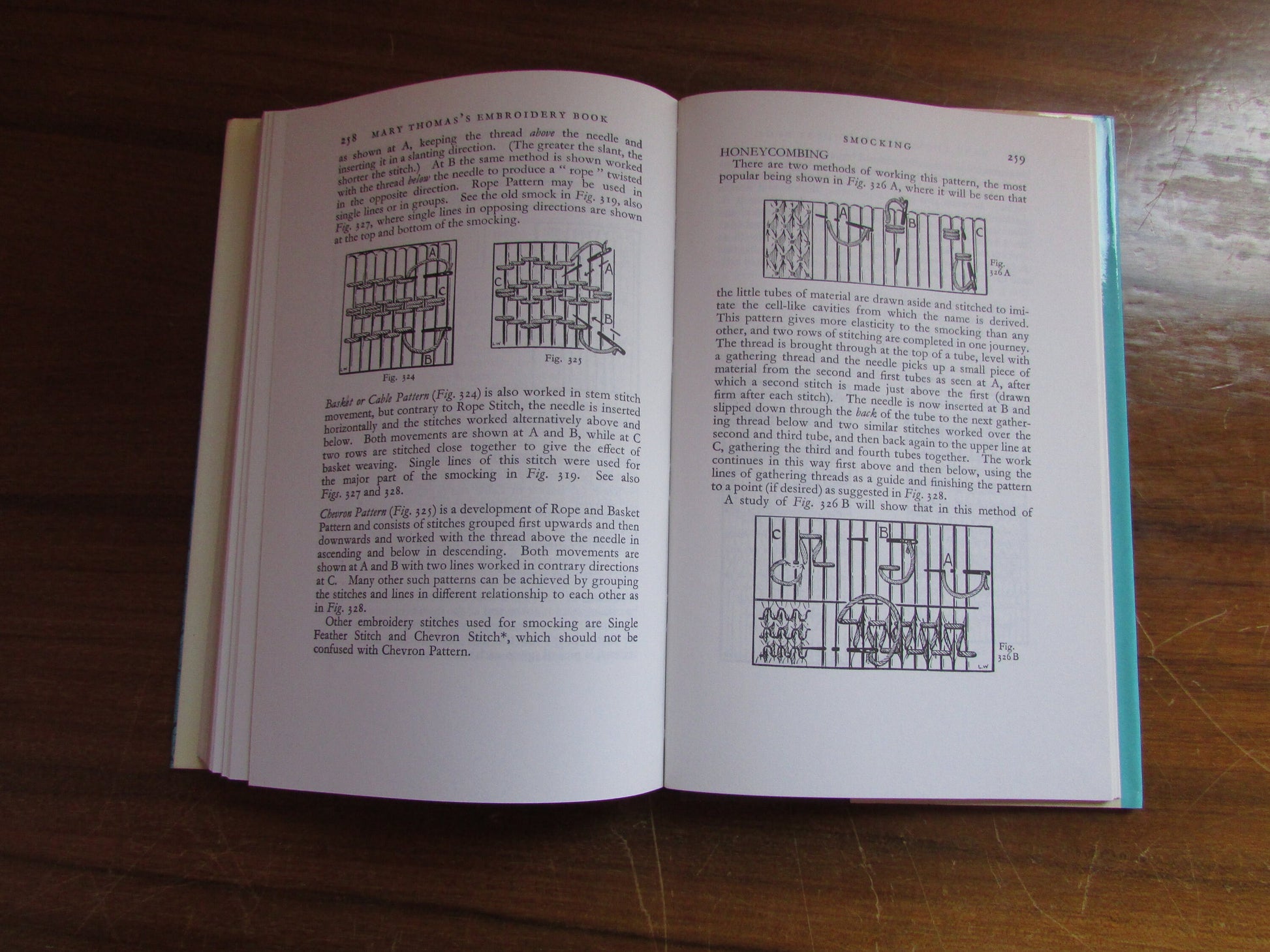 Mary Thomas's Embroidery Book (Hardback, 1981)