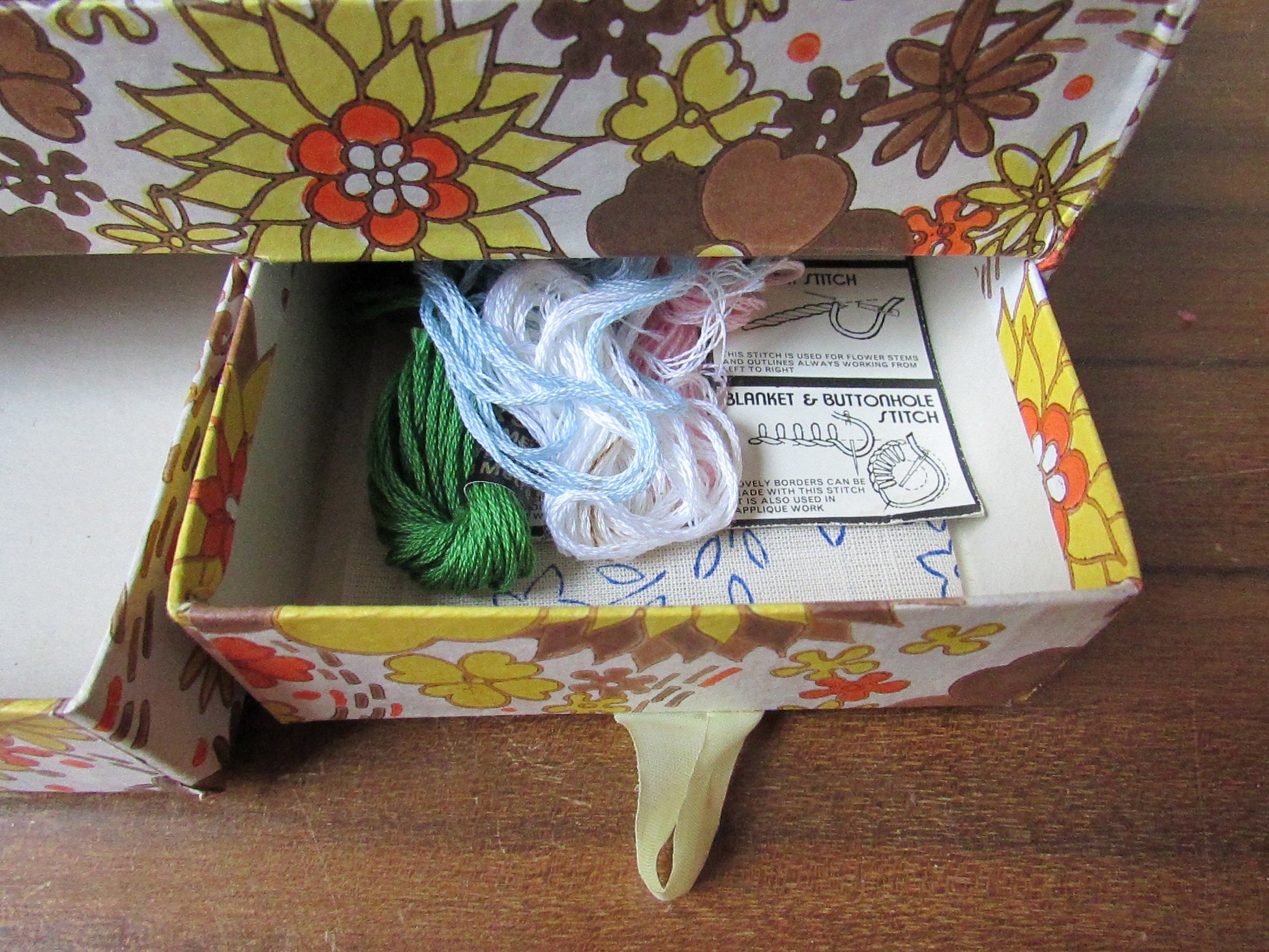 1960s floral patterned 2-drawer cardboard sewing box, with assorted vintage notions