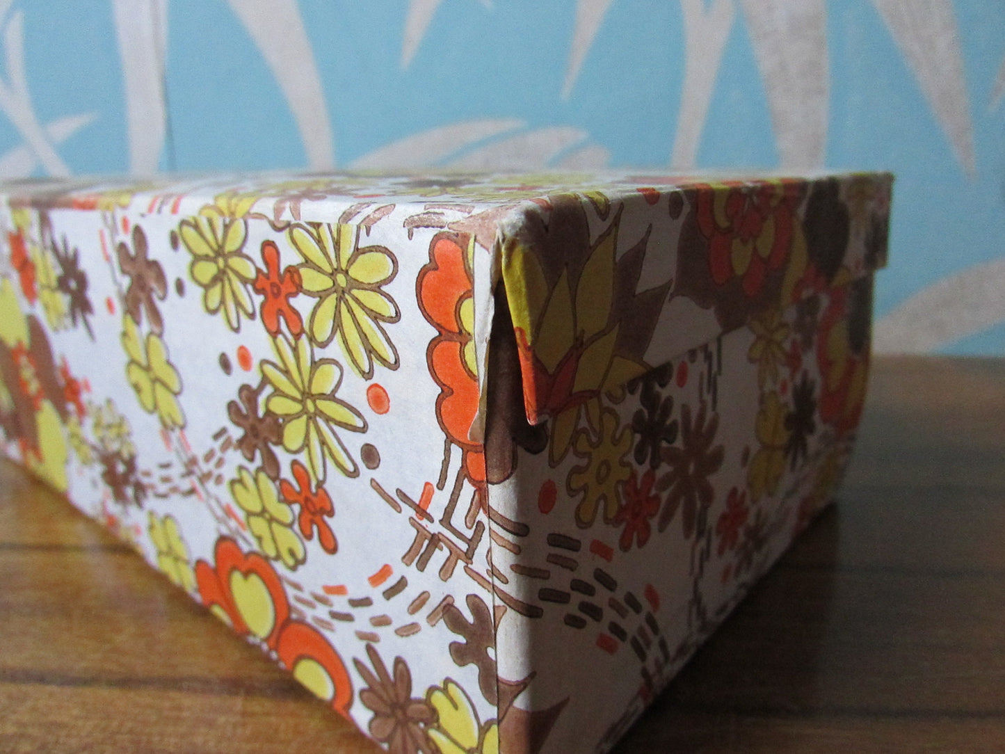 1960s floral patterned 2-drawer cardboard sewing box, with assorted vintage notions