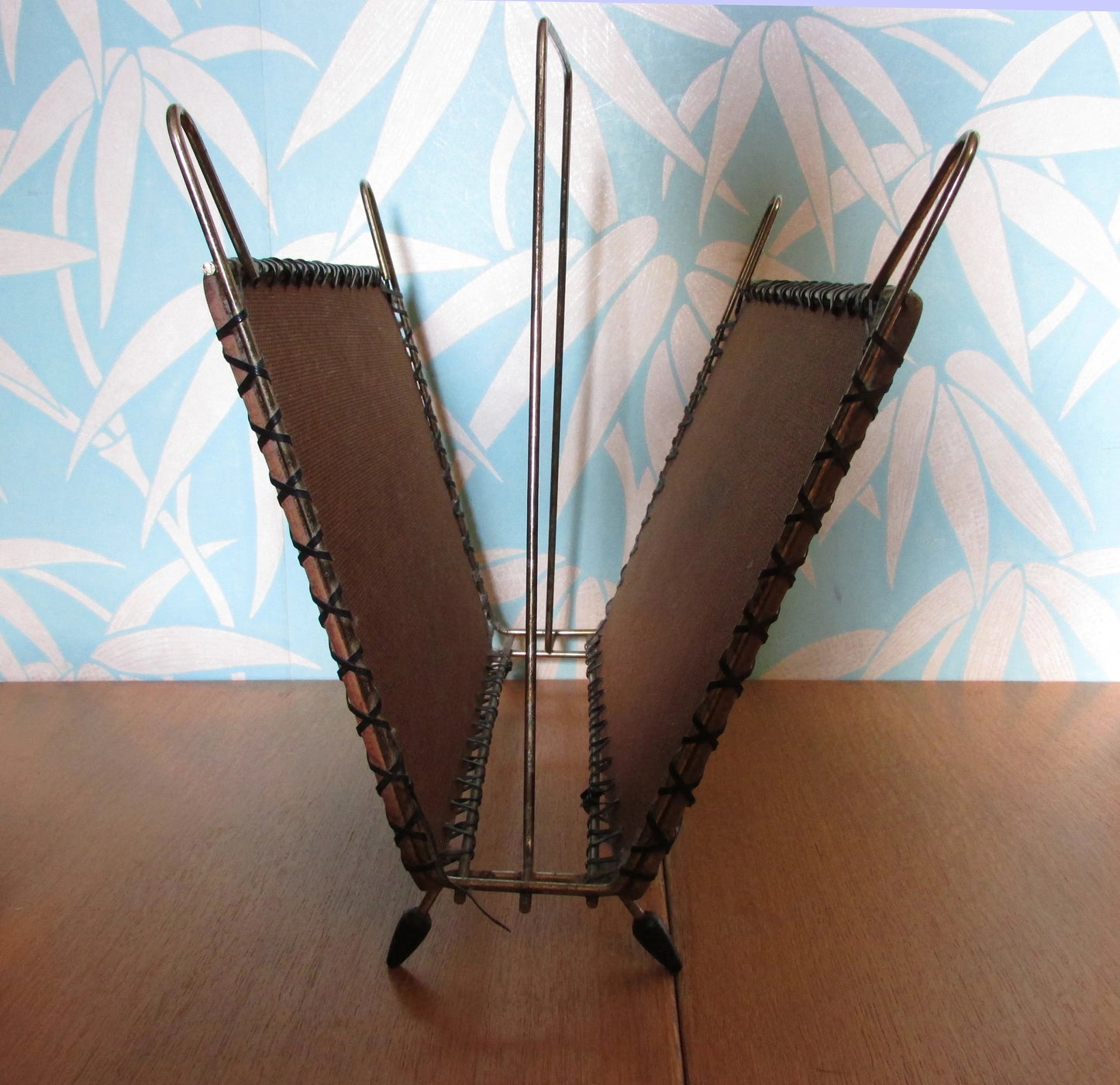 1960s kitsch Dallas Simpson urchin children magazine rack, atomic styling