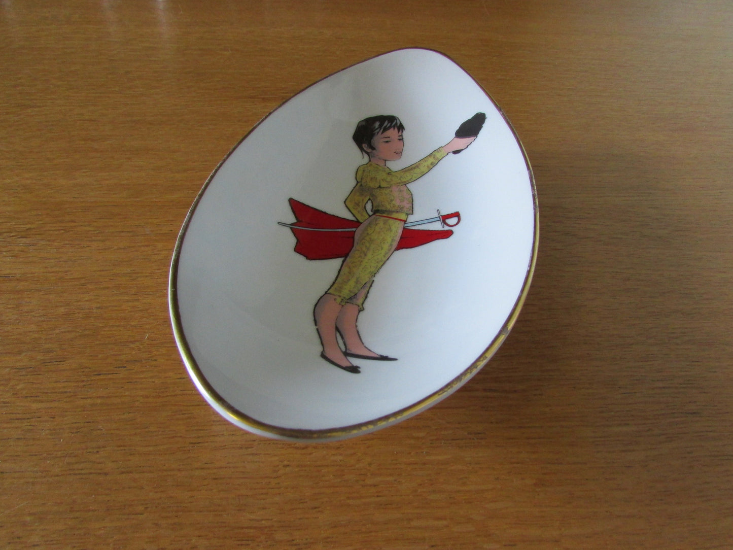 1962 Mah Vigo Santa Clara porcelain trinket dish for the Hannover Fair depicting young matador