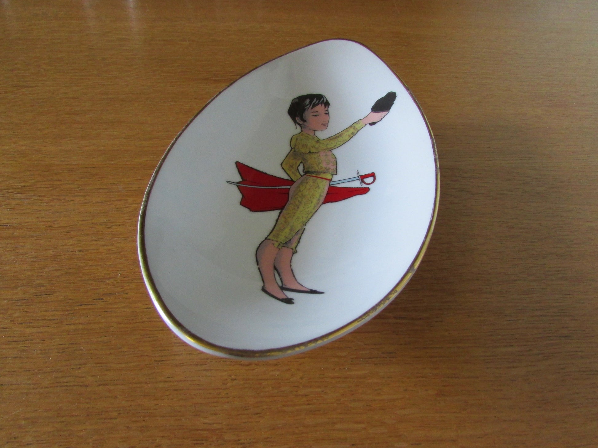 1962 Mah Vigo Santa Clara porcelain trinket dish for the Hannover Fair depicting young matador