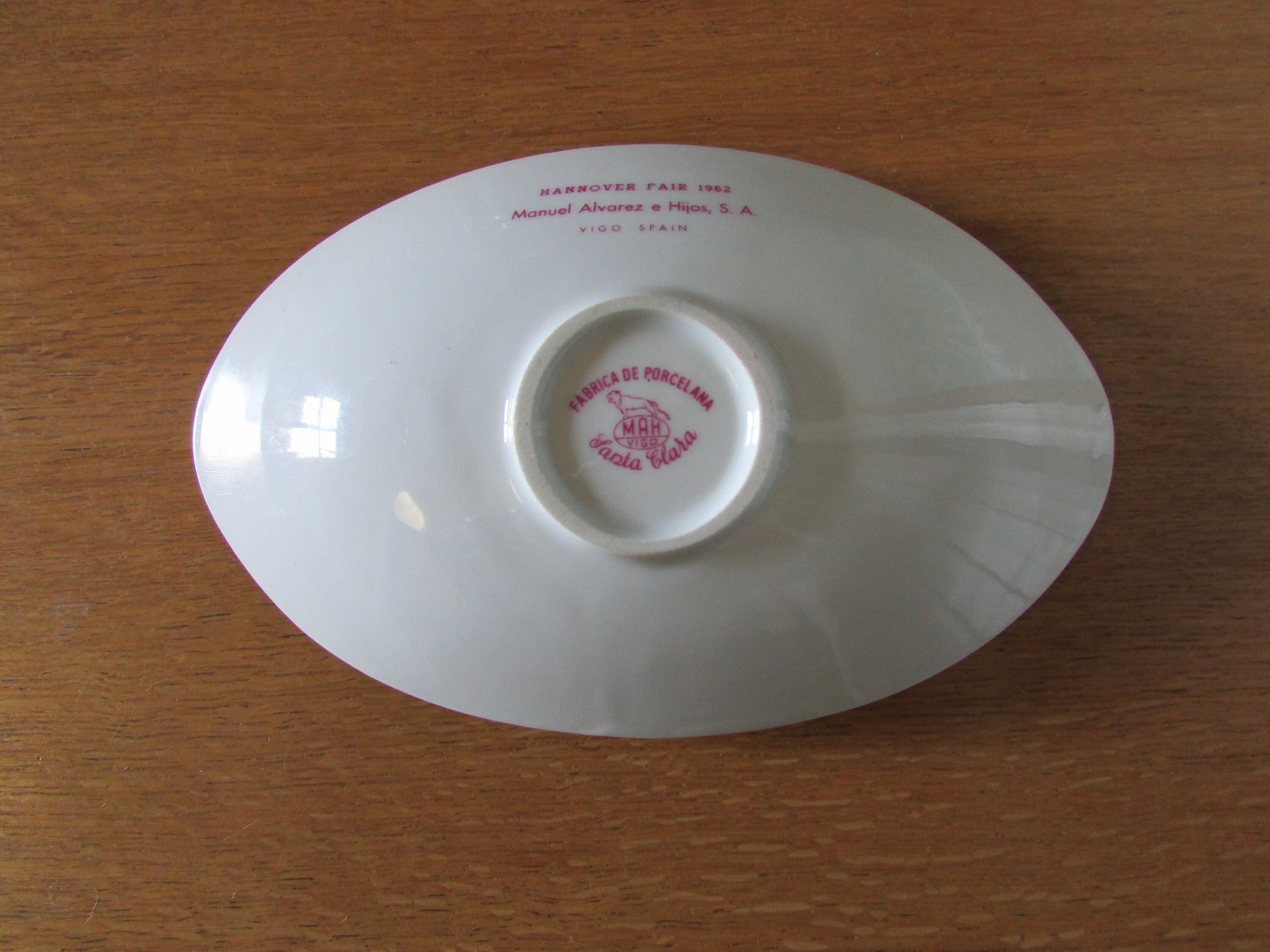 1962 Mah Vigo Santa Clara porcelain trinket dish for the Hannover Fair depicting young matador