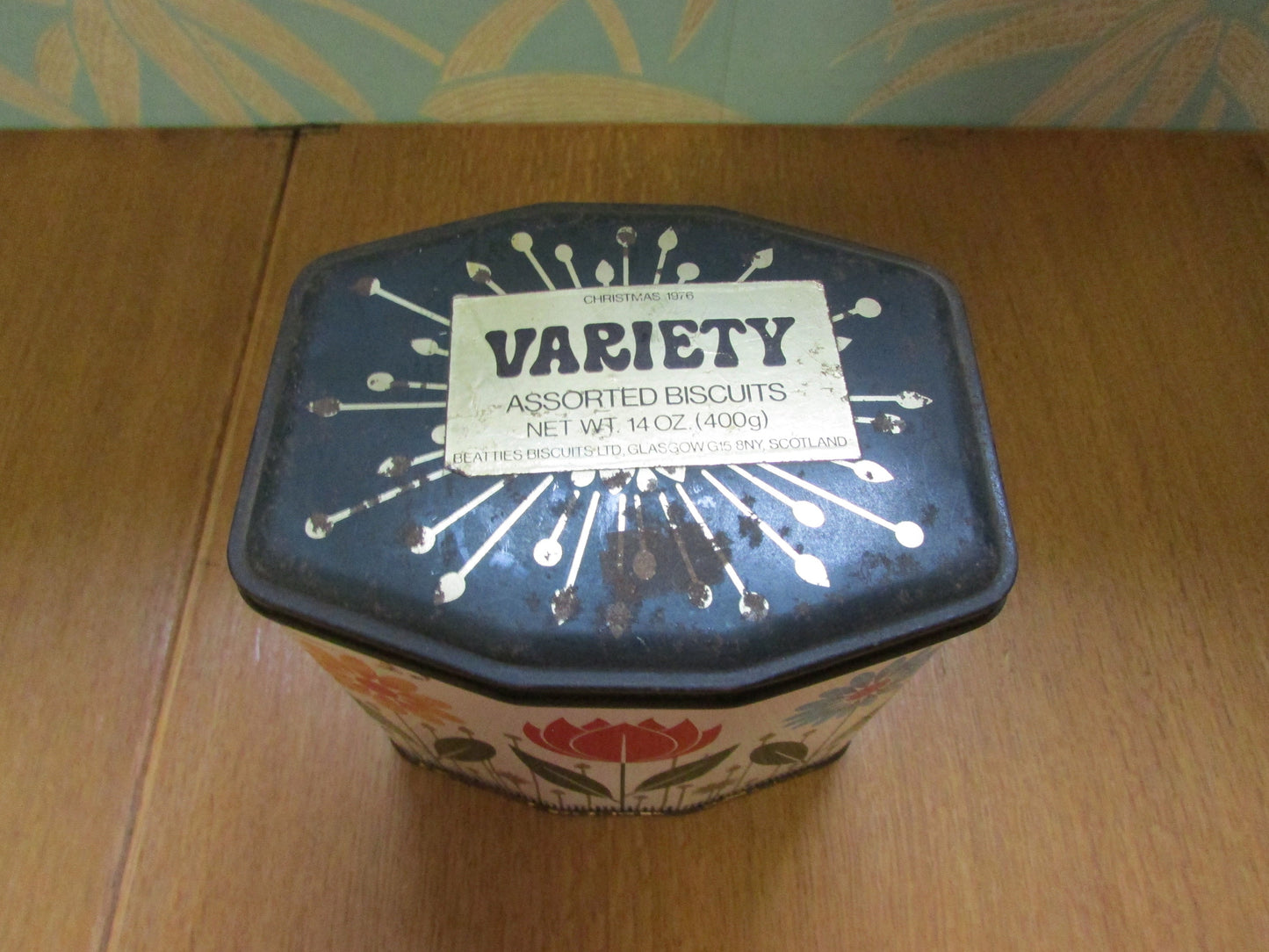 Vintage Beatties Biscuits Ltd tulip & daisy motif tin