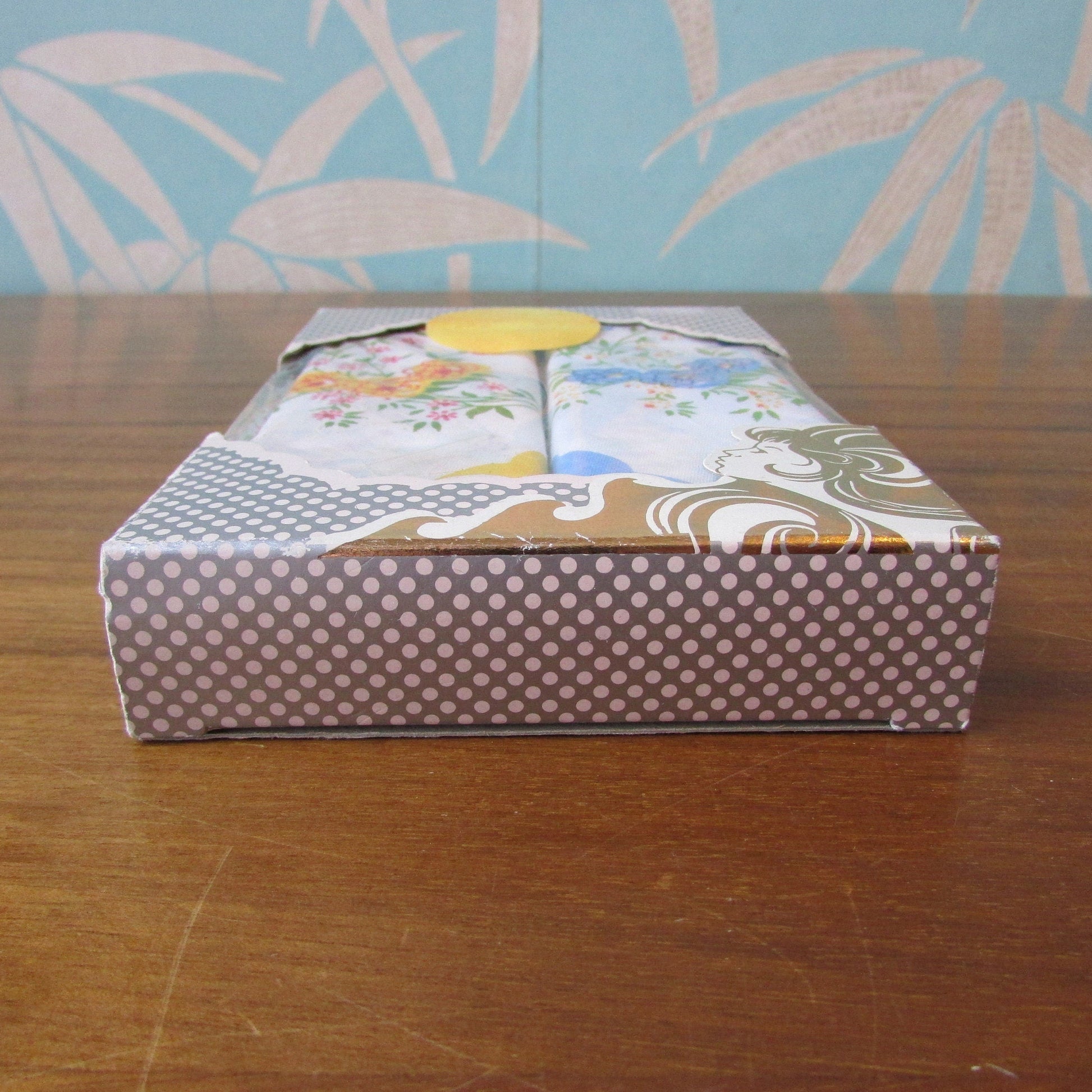 1960s ladies all cotton floral handkerchiefs gift set