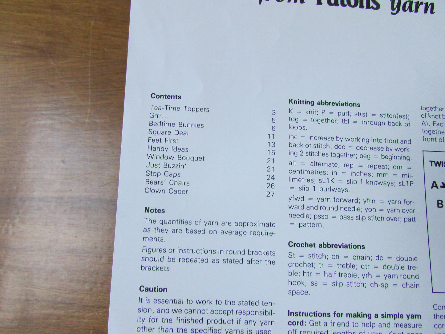 1986 Patons Gifts Galore book 273: over 20 fun gifts to make from yarn
