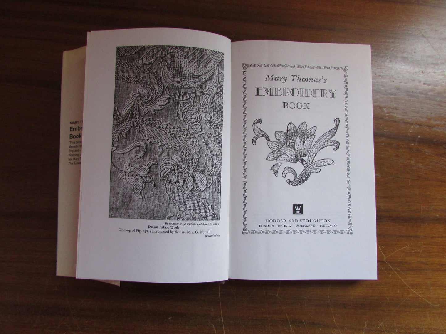Mary Thomas's Embroidery Book (Hardback, 1981)