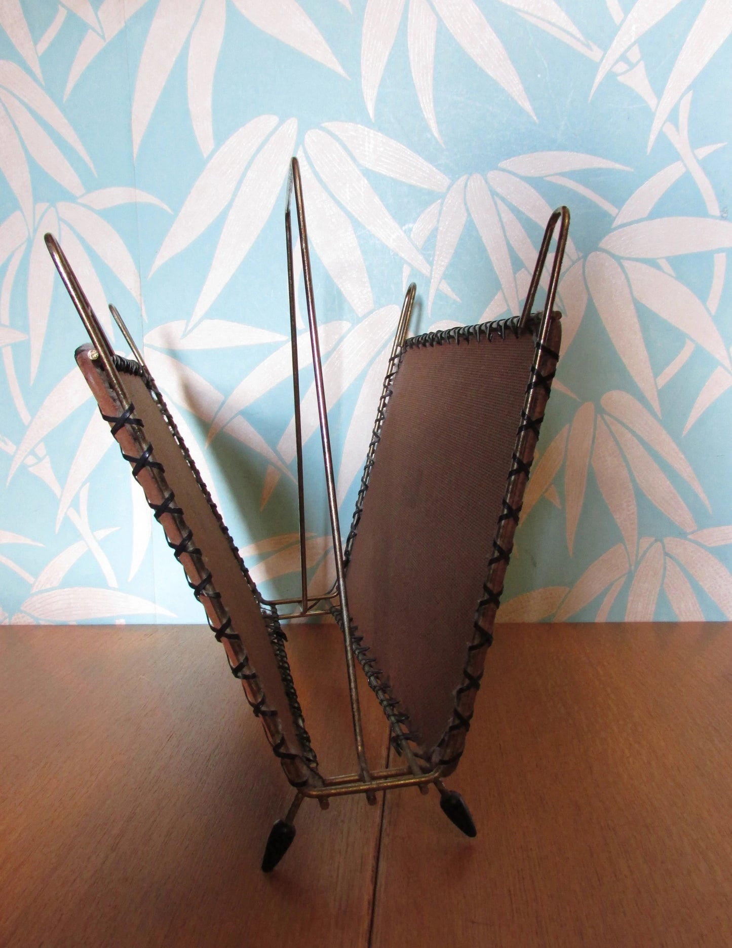 1960s kitsch Dallas Simpson urchin children magazine rack, atomic styling