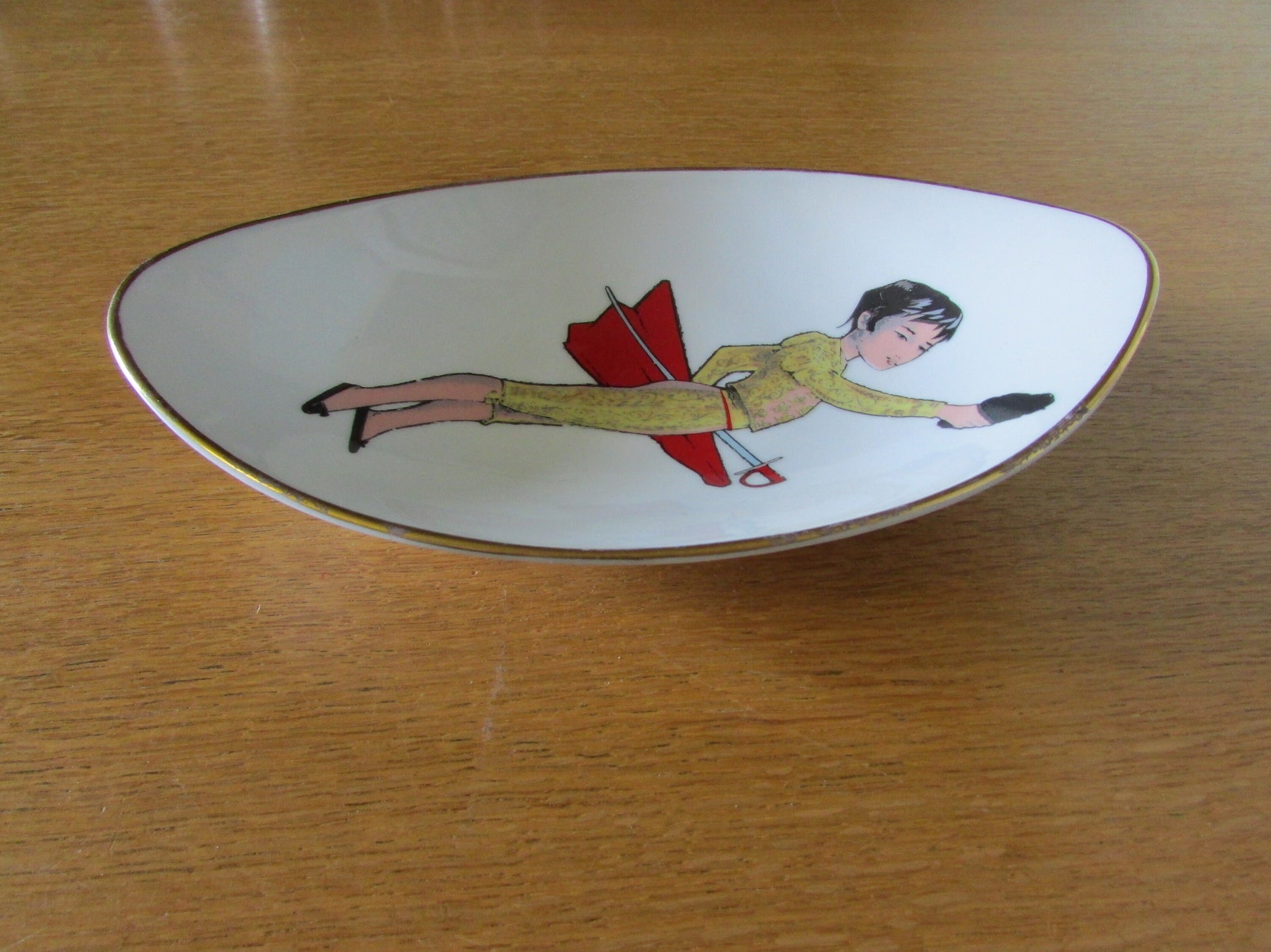 1962 Mah Vigo Santa Clara porcelain trinket dish for the Hannover Fair depicting young matador