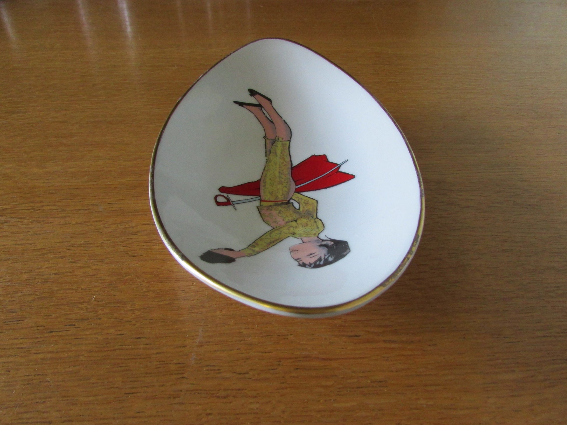 1962 Mah Vigo Santa Clara porcelain trinket dish for the Hannover Fair depicting young matador
