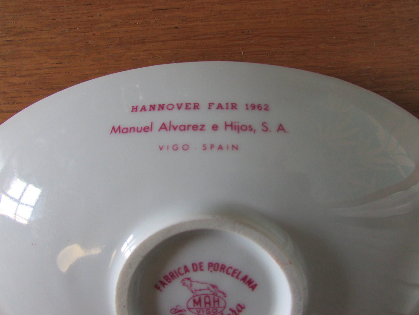 1962 Mah Vigo Santa Clara porcelain trinket dish for the Hannover Fair depicting young matador