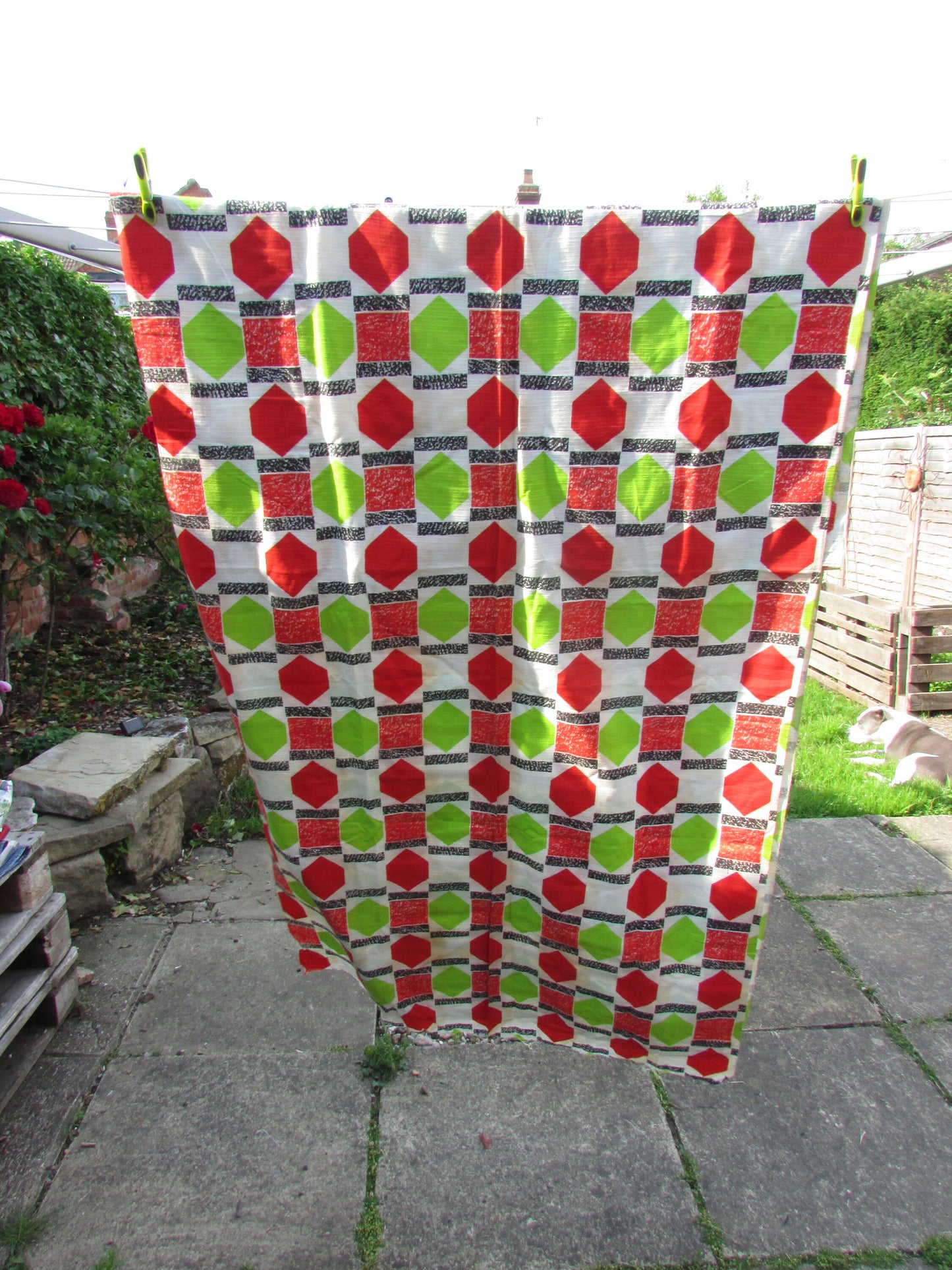 1950s red & green hexagon print barkcloth fabric, 150" x 35" approx