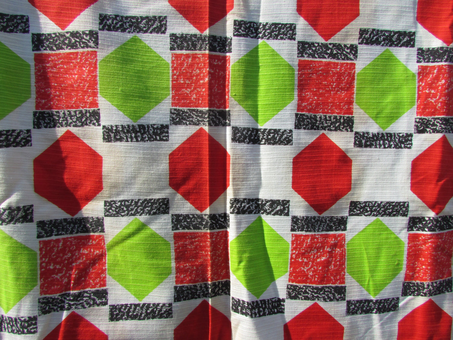 1950s red & green hexagon print barkcloth fabric, 150" x 35" approx