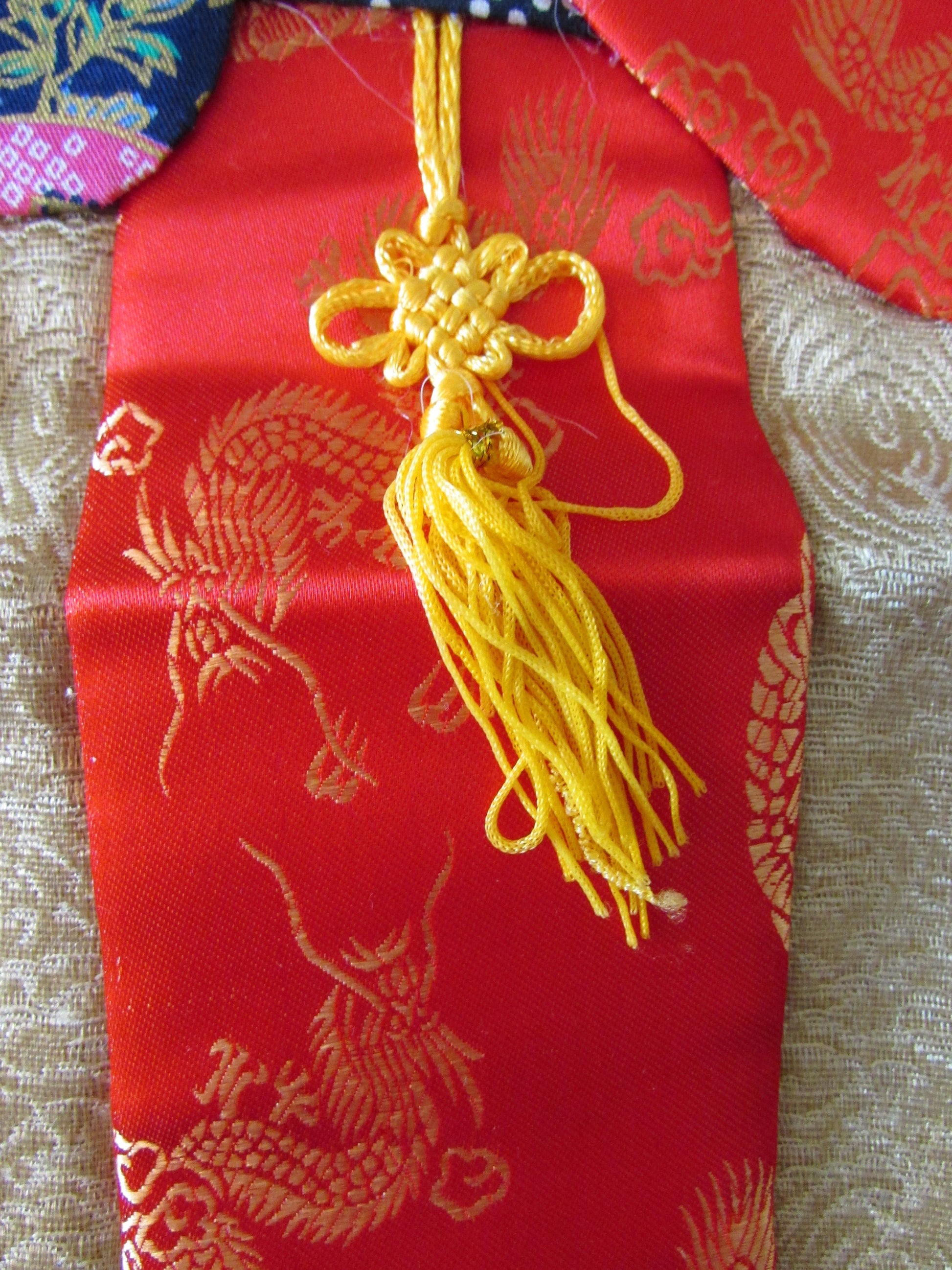 Vintage applique scroll wall hanging of Japanese geisha