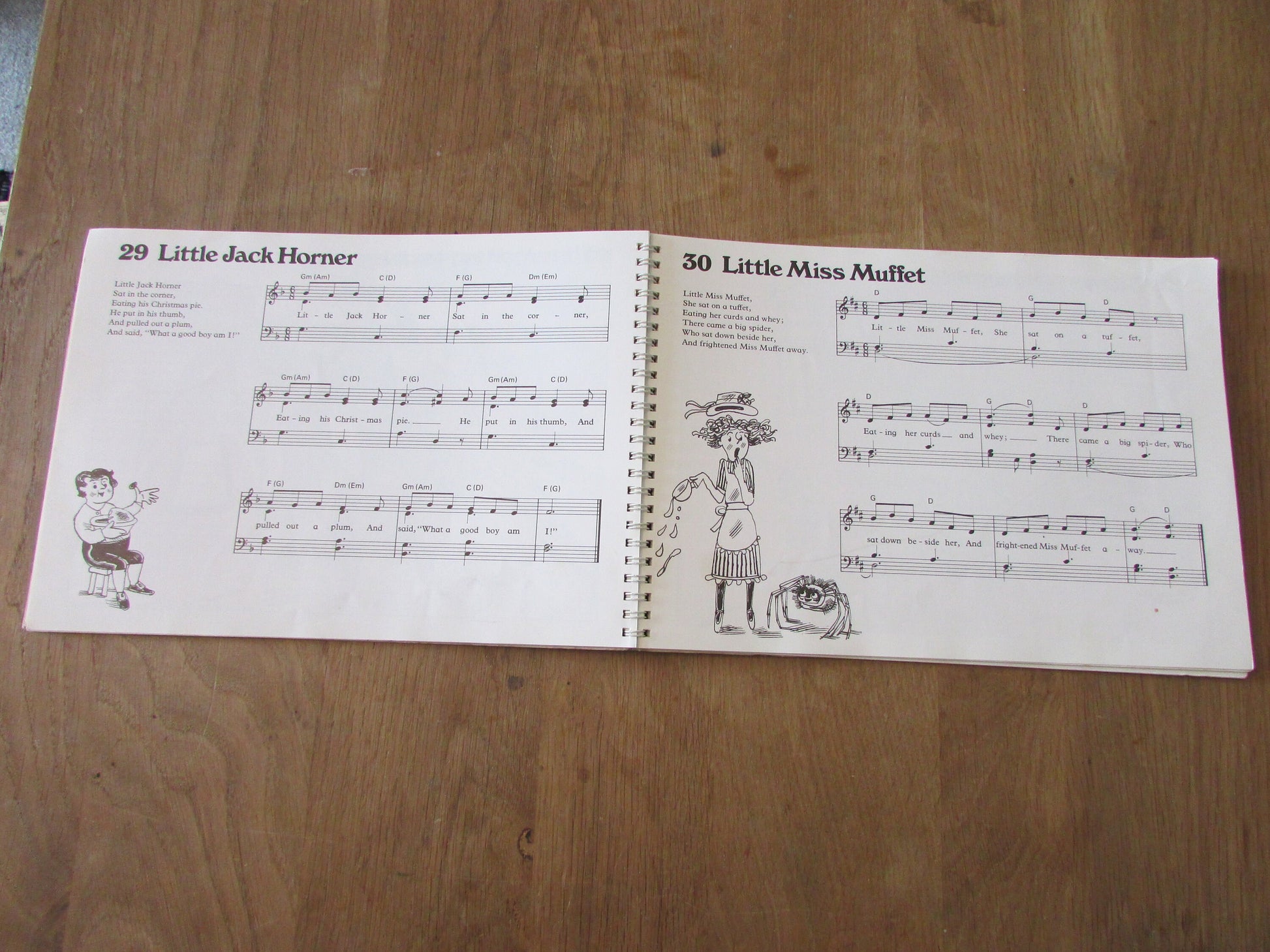 Sing Hey Diddle Diddle: 66 nursery rhymes with their traditional tunes, by Beatrice Harrop (Softback, 1986)