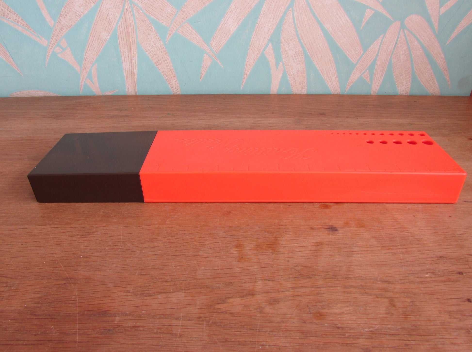 1970s plastic orange & brown knitting needles box/caddy