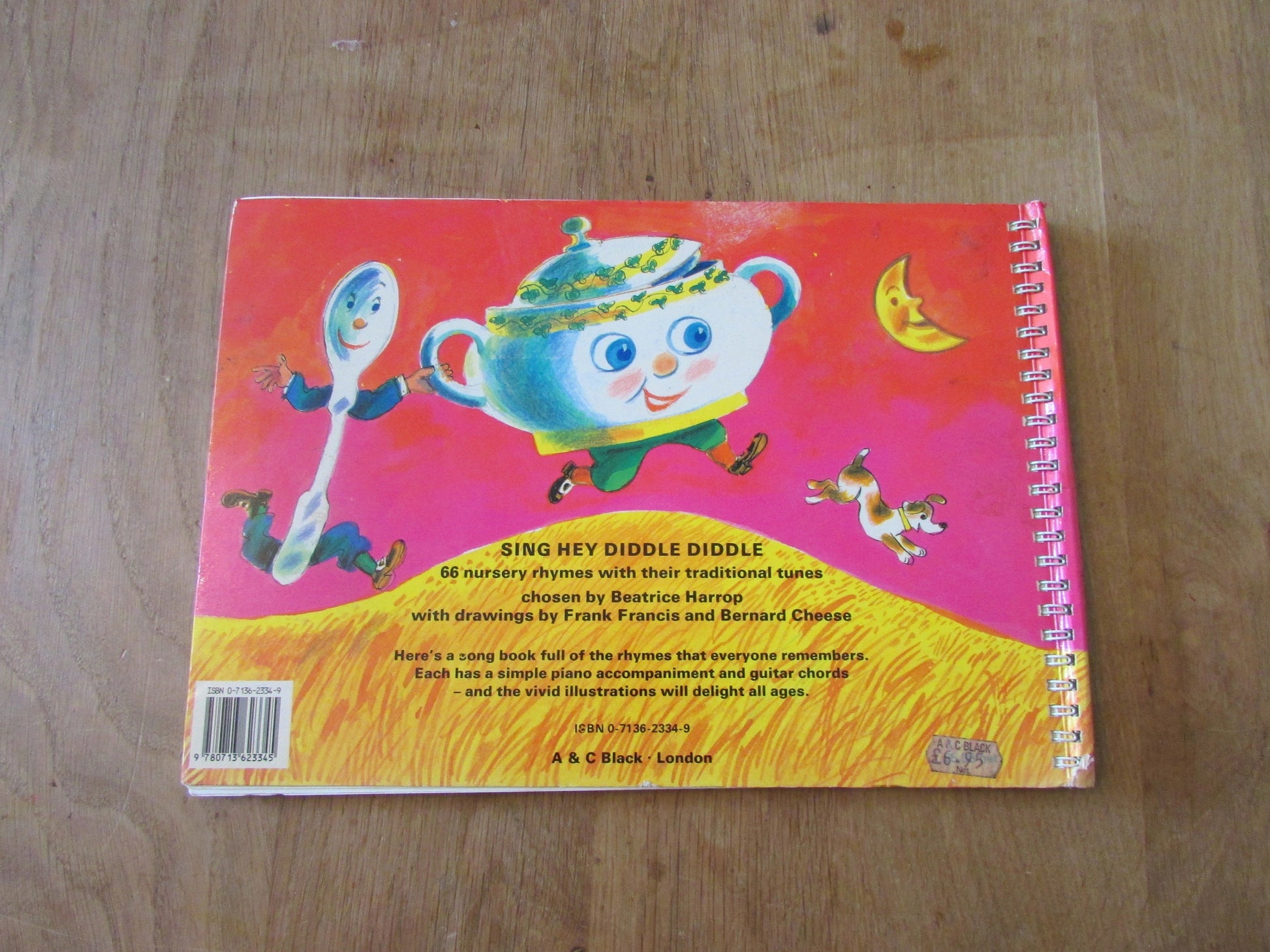 Sing Hey Diddle Diddle: 66 nursery rhymes with their traditional tunes, by Beatrice Harrop (Softback, 1986)