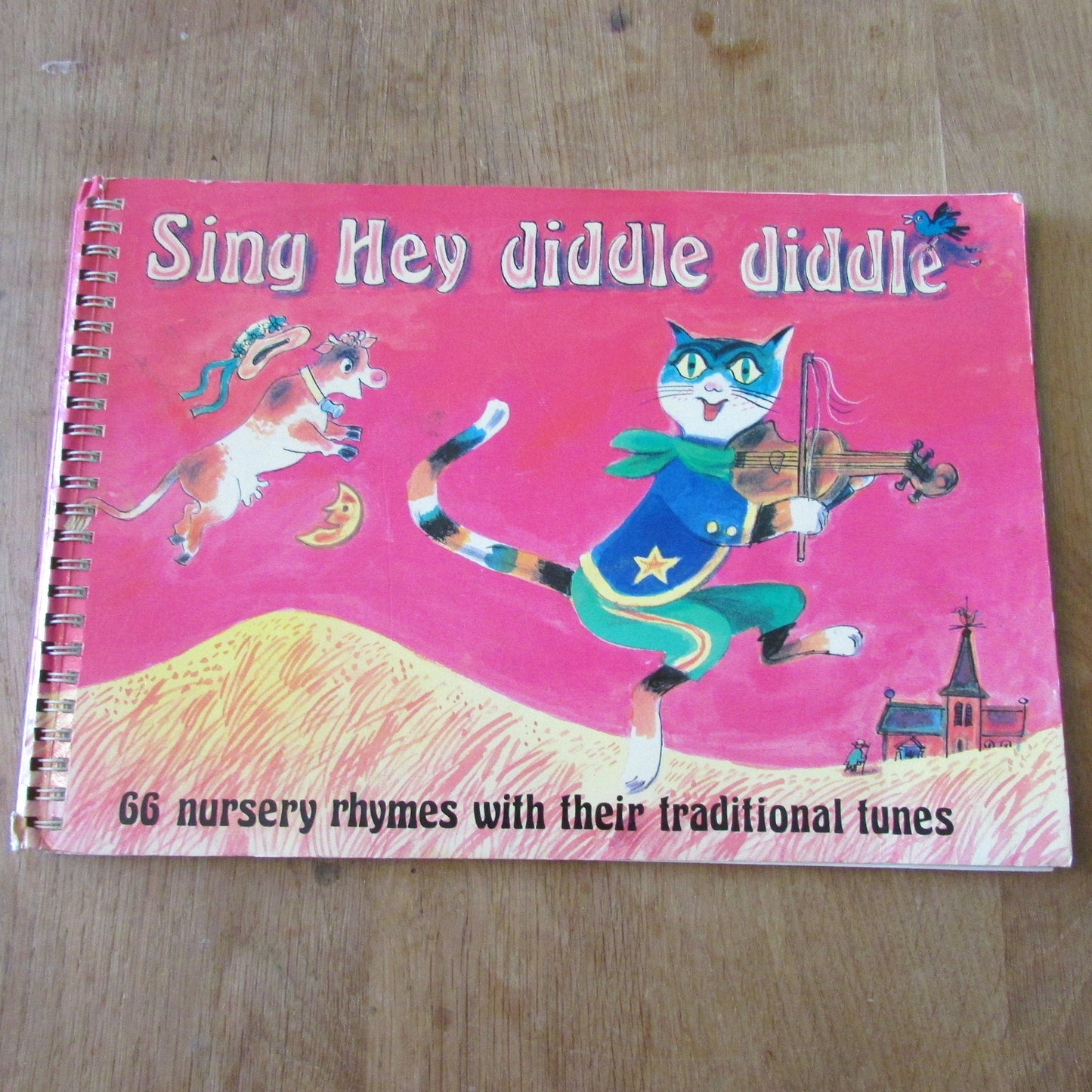 Sing Hey Diddle Diddle: 66 nursery rhymes with their traditional tunes, by Beatrice Harrop (Softback, 1986)
