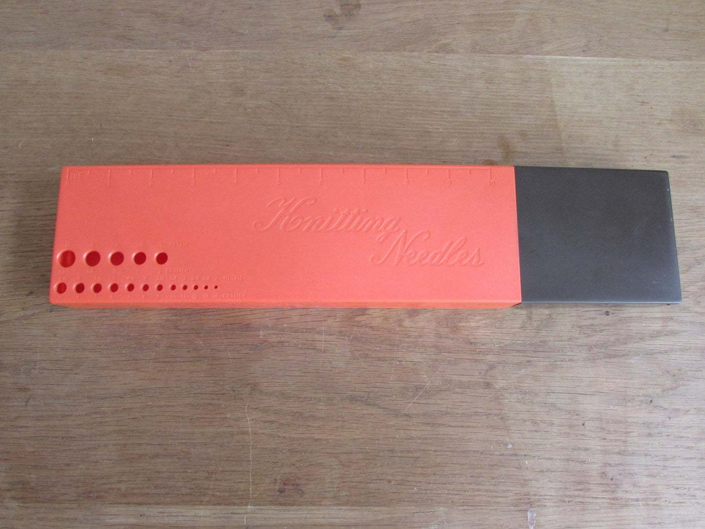 1970s plastic orange & brown knitting needles box/caddy