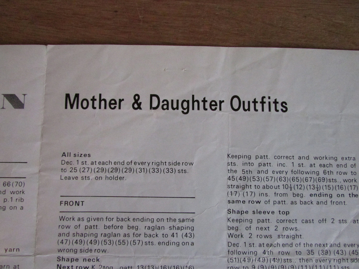 1971 Robin 2156 knitting pattern for mother & daughter outfits
