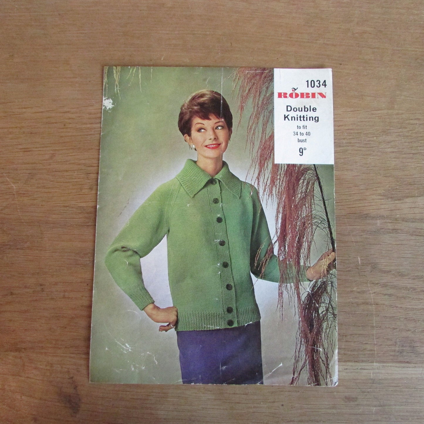 1960s Robin 1034 knitting pattern for Raglan cardigan