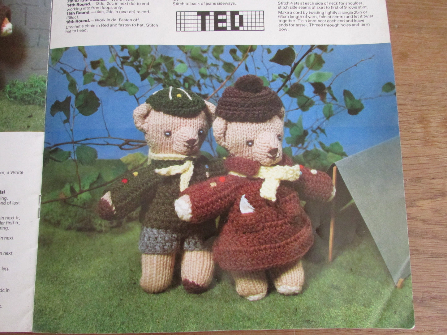 1981 Sirdar 126 knitting pattern booklet for Teddy Bears Picnic