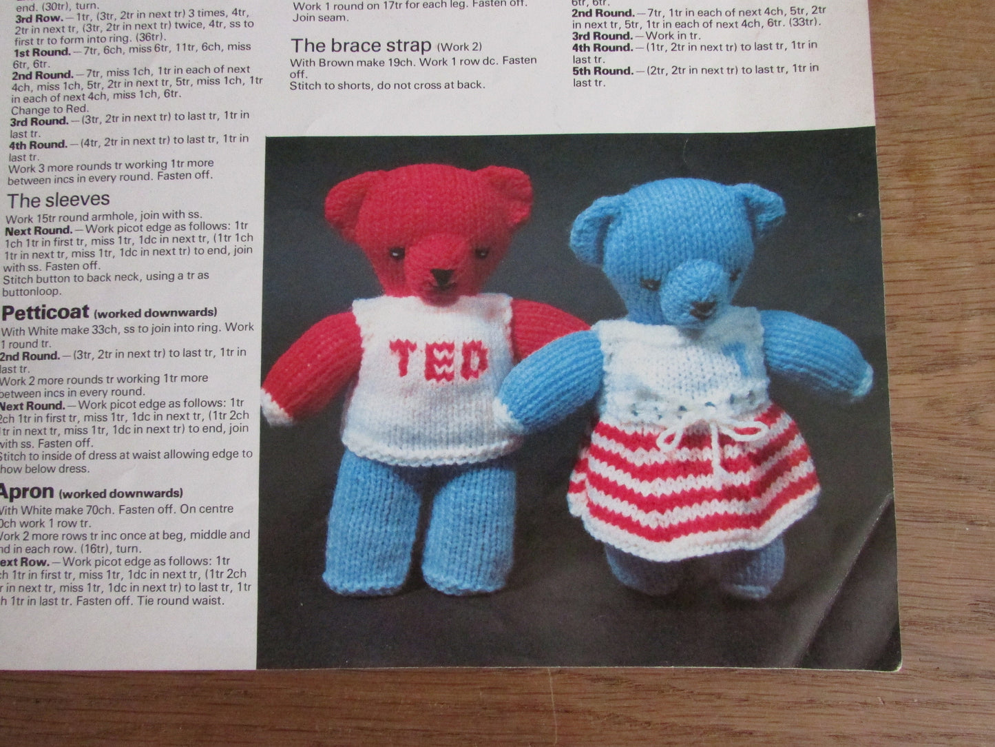 1981 Sirdar 126 knitting pattern booklet for Teddy Bears Picnic