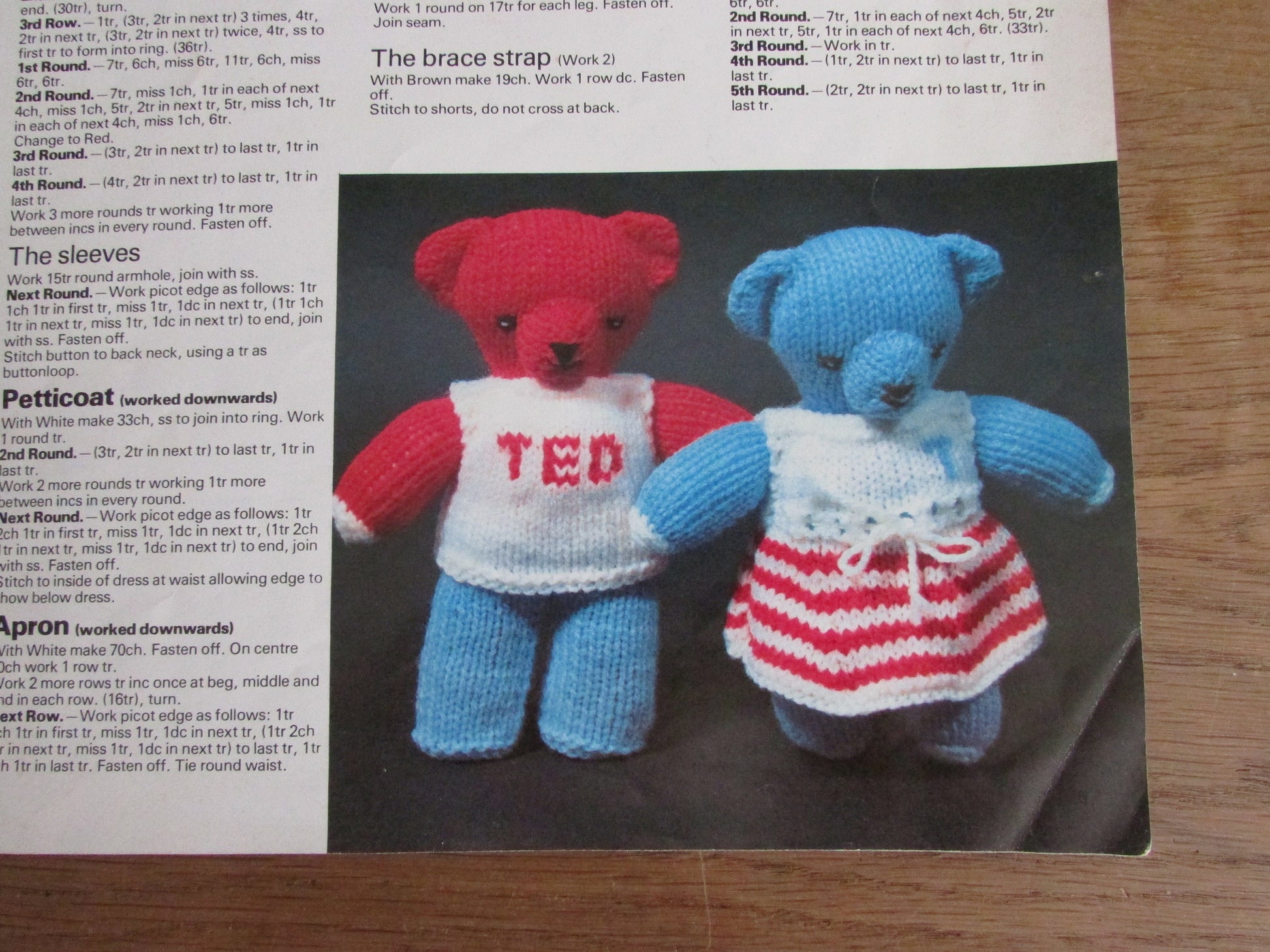 1981 Sirdar 126 knitting pattern booklet for Teddy Bears Picnic