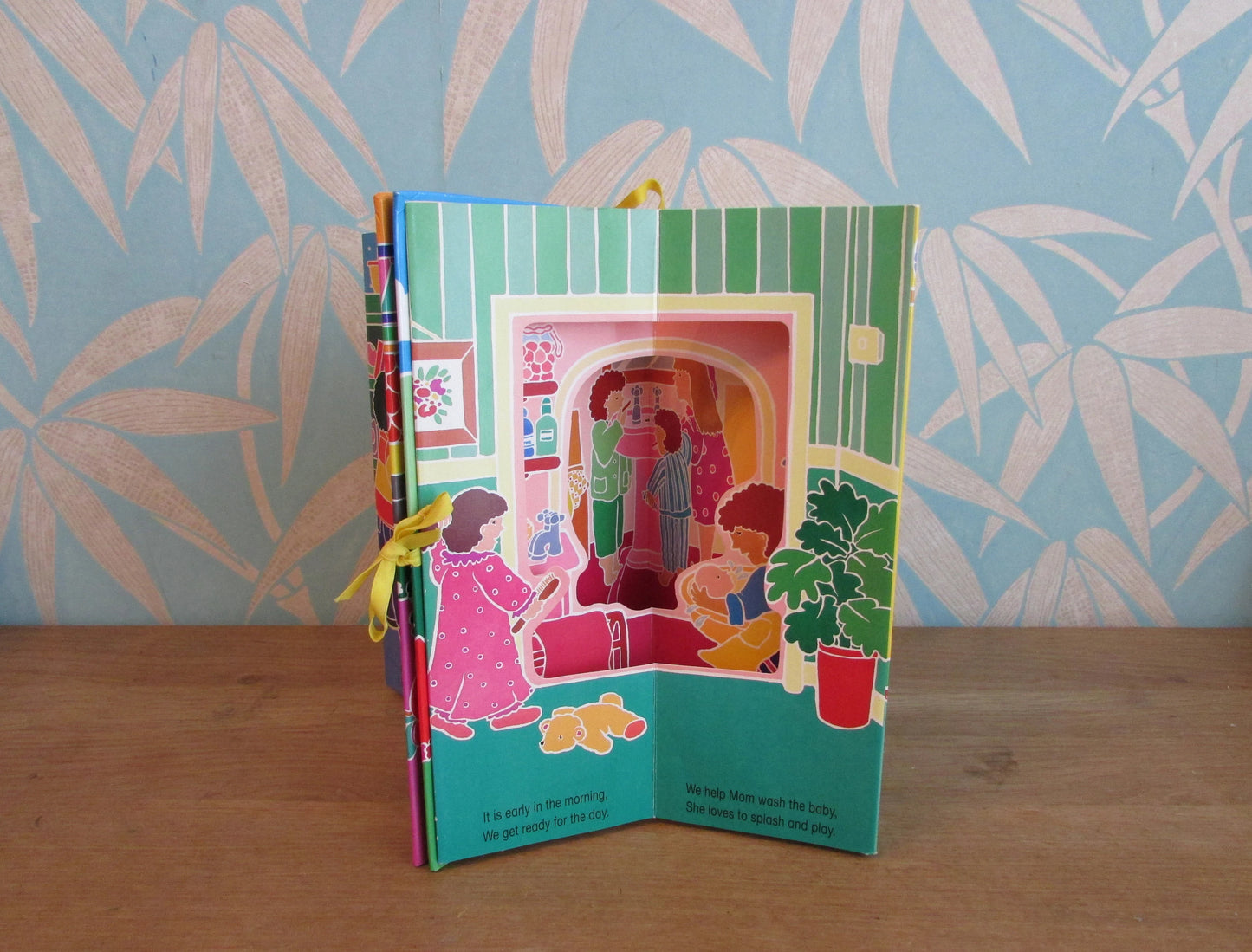 The House: open out a 3-dimensional house, illustrated by Claire Henley (Hardback, 1995)