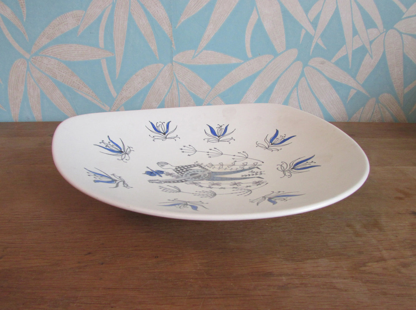 Mid-century Inger Waage for Stavangerflint, Norway, hand painted triangular plate, Man with Mandolin