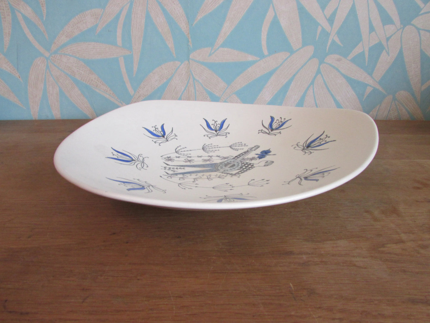 Mid-century Inger Waage for Stavangerflint, Norway, hand painted triangular plate, Man with Mandolin