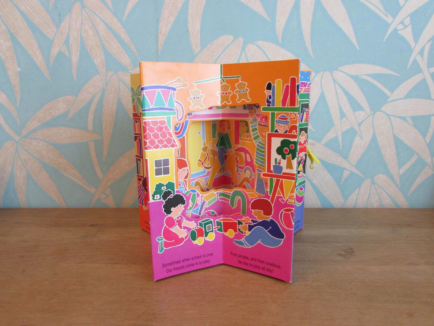 The House: open out a 3-dimensional house, illustrated by Claire Henley (Hardback, 1995)