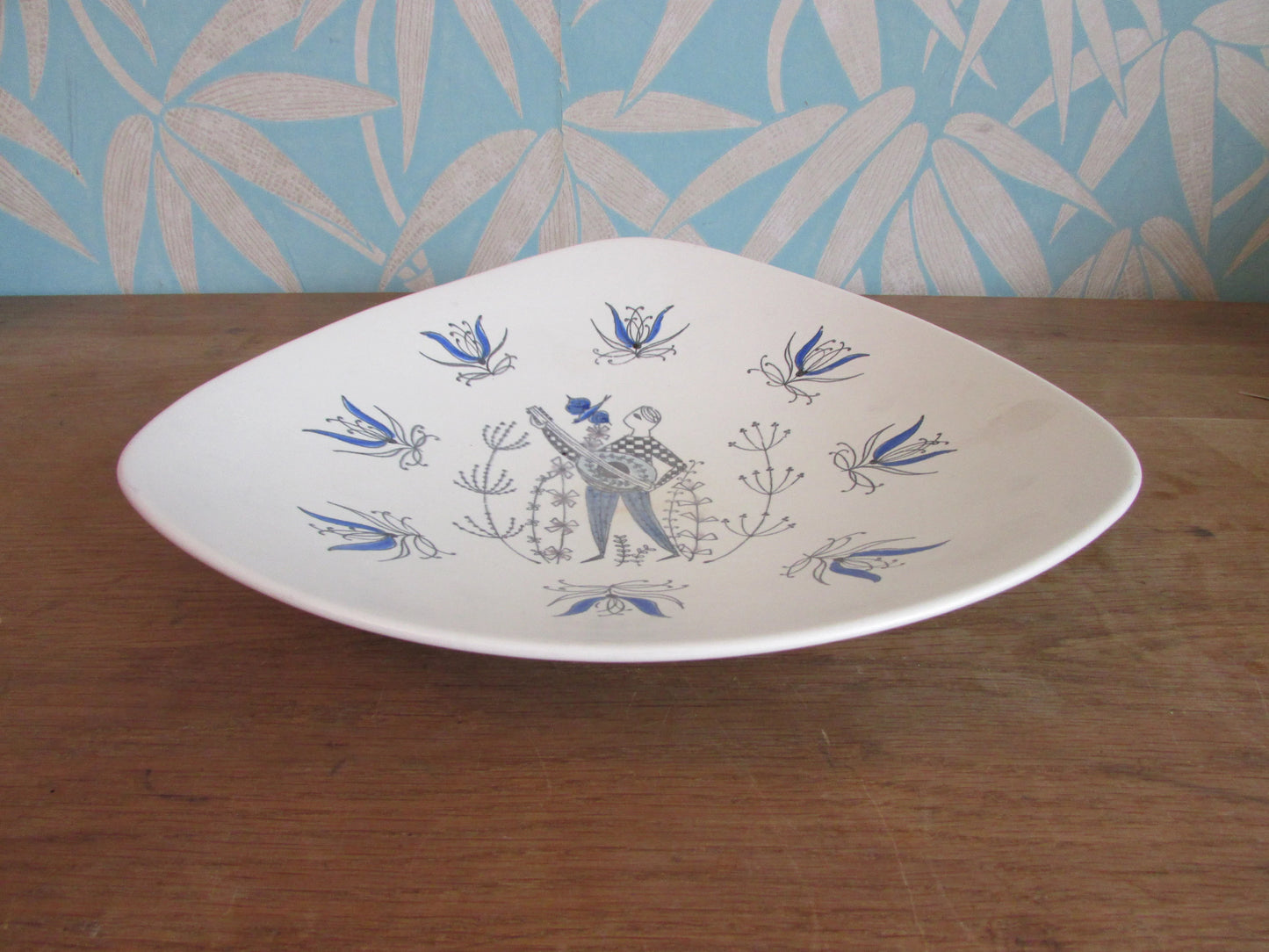 Mid-century Inger Waage for Stavangerflint, Norway, hand painted triangular plate, Man with Mandolin
