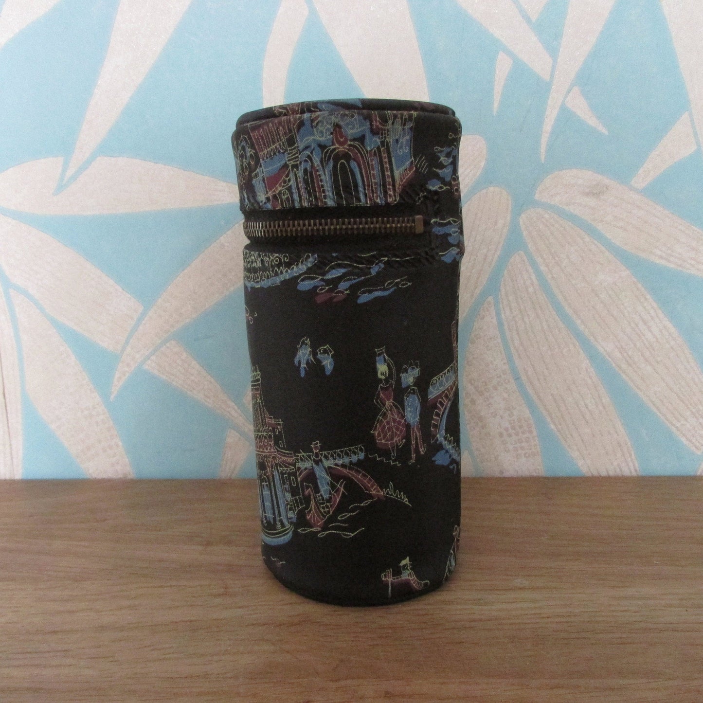 circa. 1960s Eltrolüd travel immersion heater with kettle/mug & illustrated 'Landmarks' vinyl case