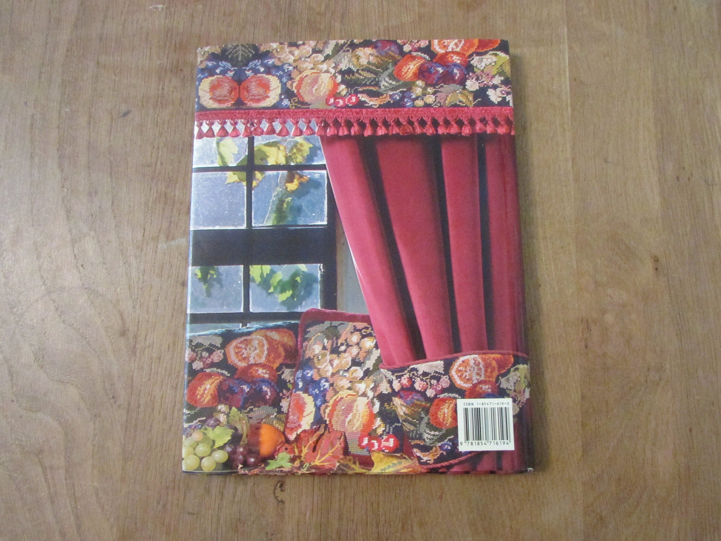 The Beatrix Potter Needlepoint Book, by Pat Menchini (Hardback, 1990)