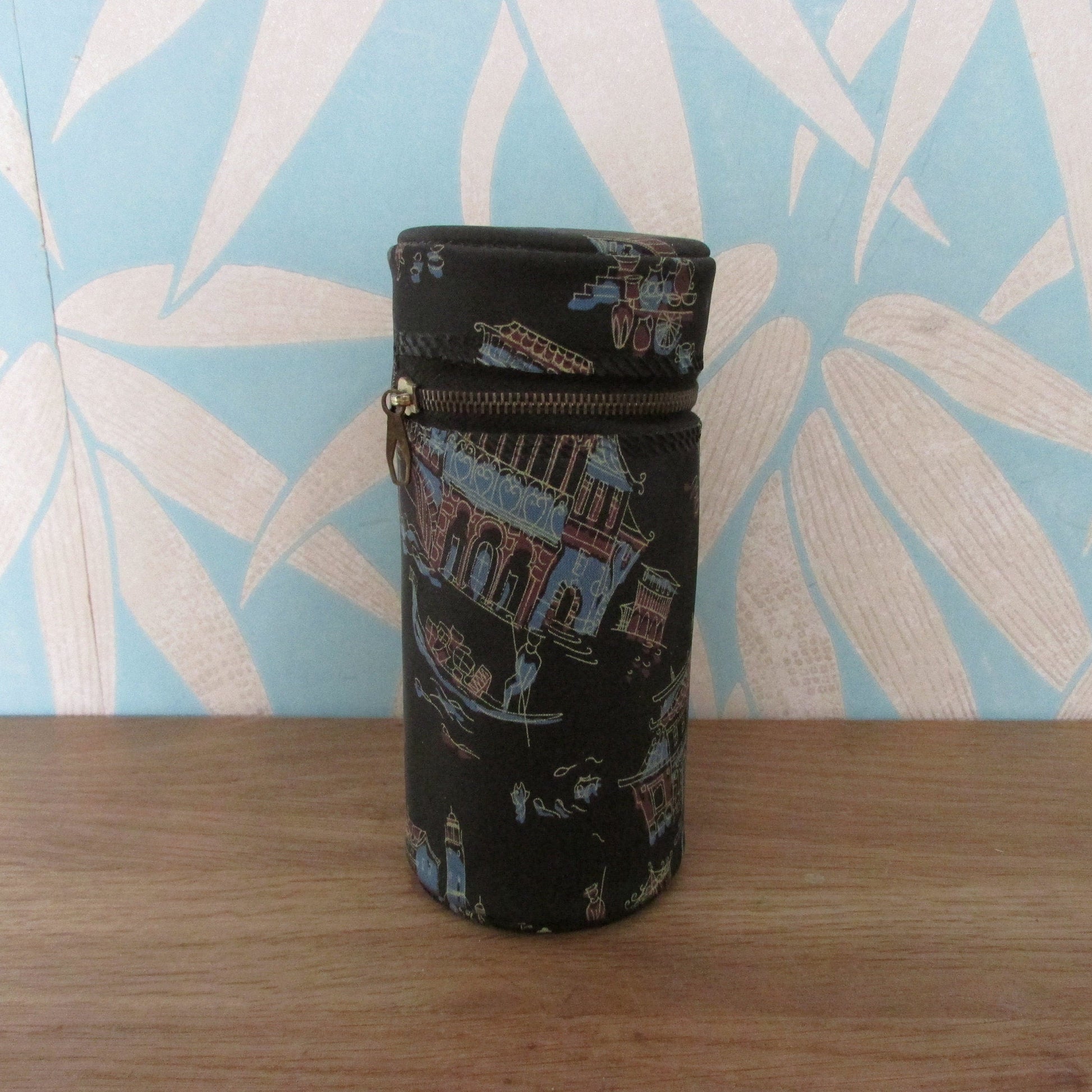 circa. 1960s Eltrolüd travel immersion heater with kettle/mug & illustrated 'Landmarks' vinyl case