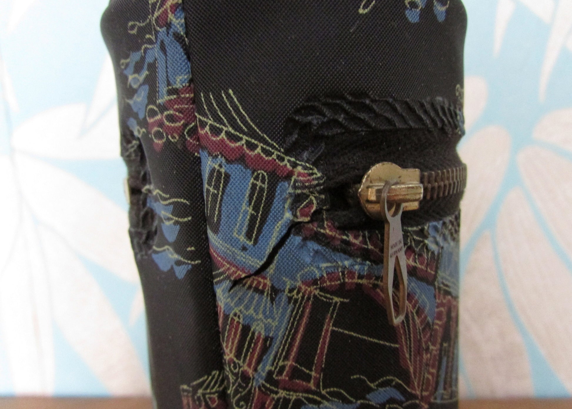 circa. 1960s Eltrolüd travel immersion heater with kettle/mug & illustrated 'Landmarks' vinyl case