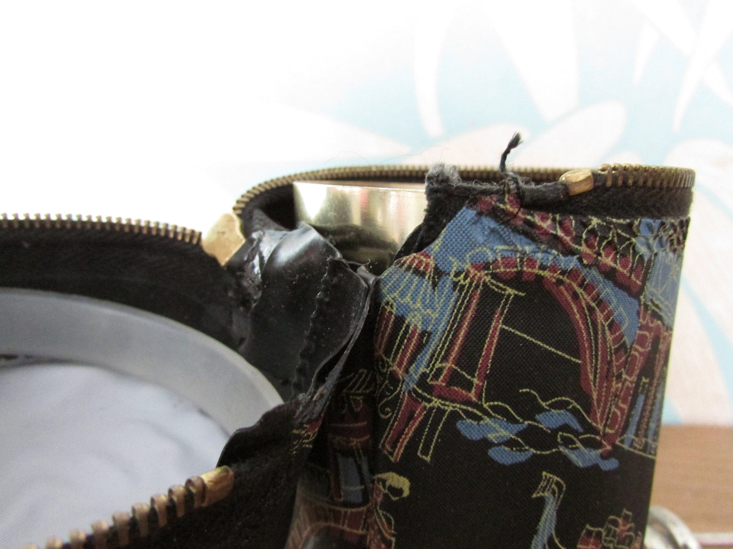 circa. 1960s Eltrolüd travel immersion heater with kettle/mug & illustrated 'Landmarks' vinyl case