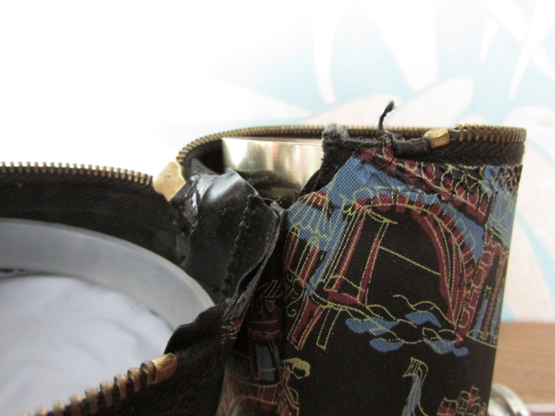 circa. 1960s Eltrolüd travel immersion heater with kettle/mug & illustrated 'Landmarks' vinyl case